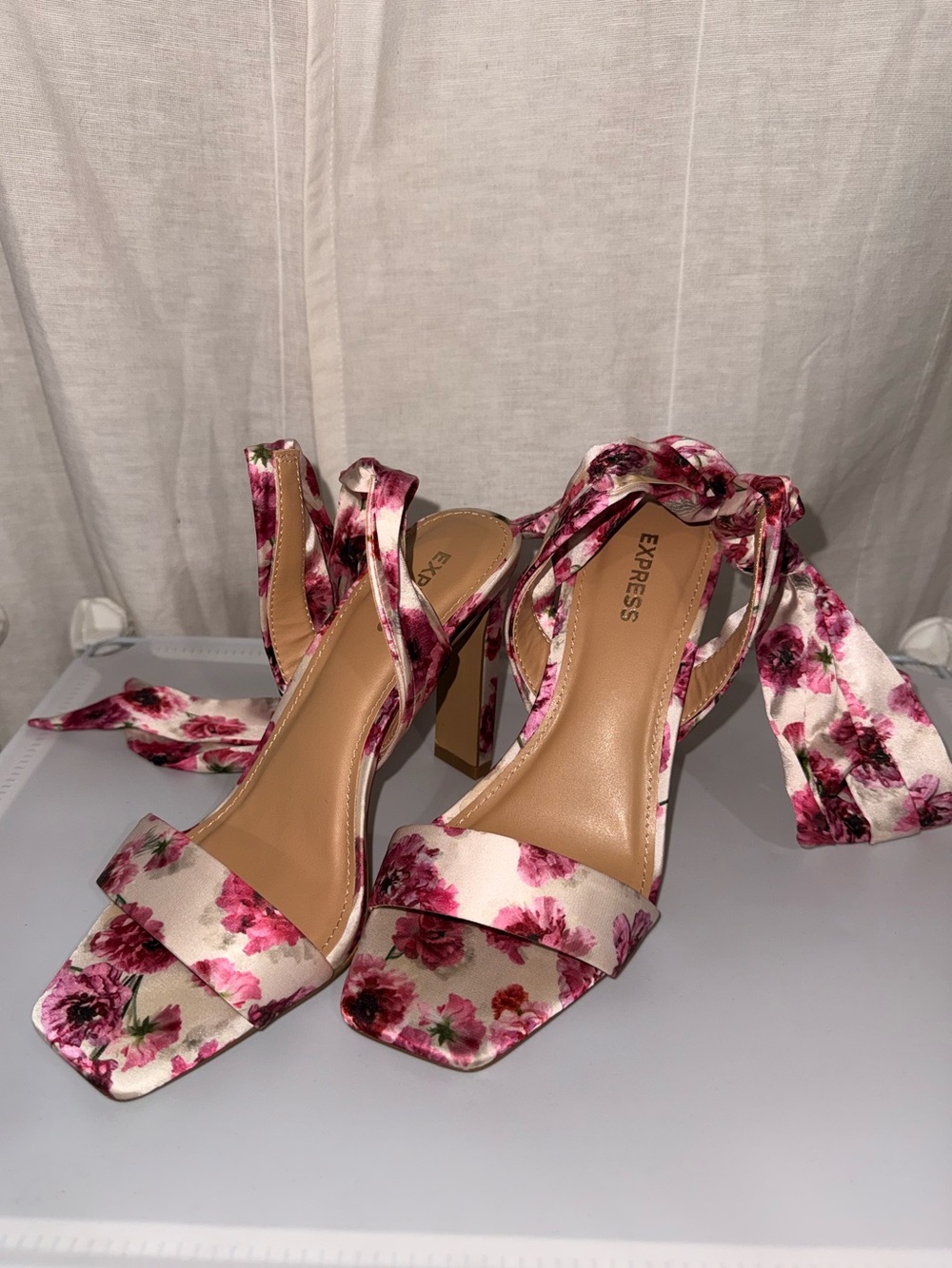 Express Rose Print Satin Block Heel Sandals size 6
